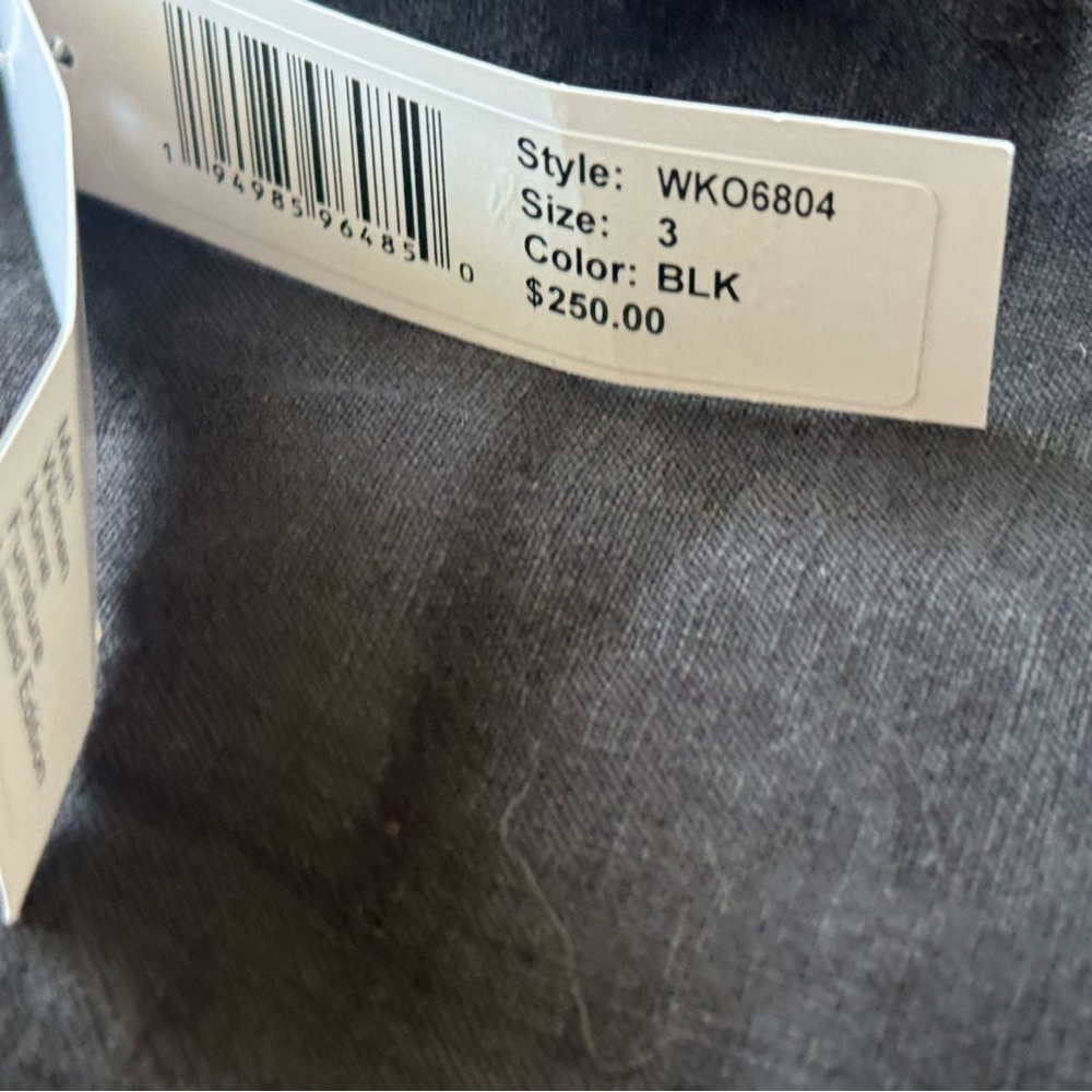 NWT Gathered linen dress. - Picture 6 of 8